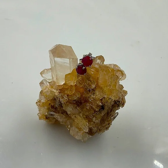 Vtg.Silver 4 Prong Set With Posts InThe Center Of These Beautiful Ruby Earrings - Picture 4 of 6